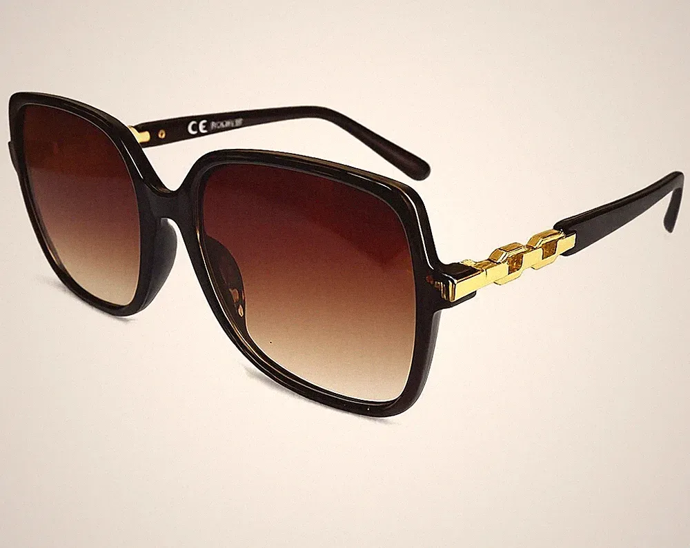 Elegant Oversized Sunglasses with Gold Accents Women's Eyeglasses Sunglasses M 35